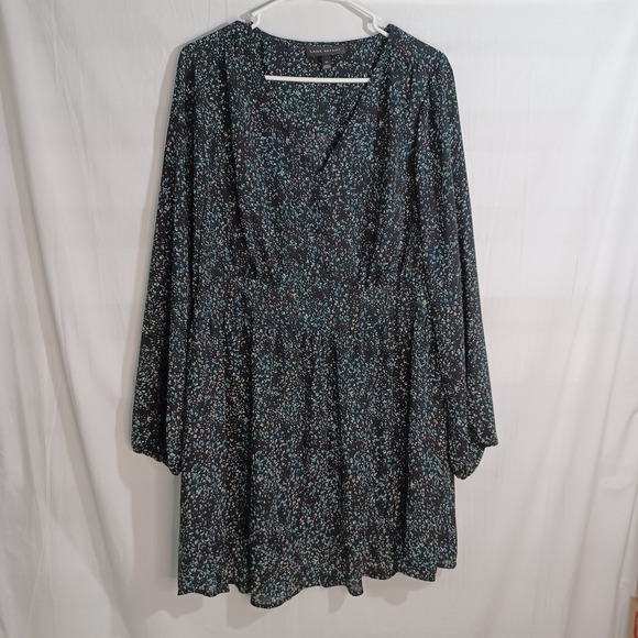 Lane Bryant Tops - Women's Lane Bryant Black & Blue Floral Cinched Waist Lightweight Tunic Size 16